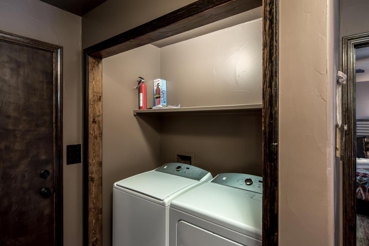 Fifth Dimension, 2 Bedrooms, Wifi, Hot Tub, Game Table, Grill, Sleeps 4 Ruidoso Exterior photo