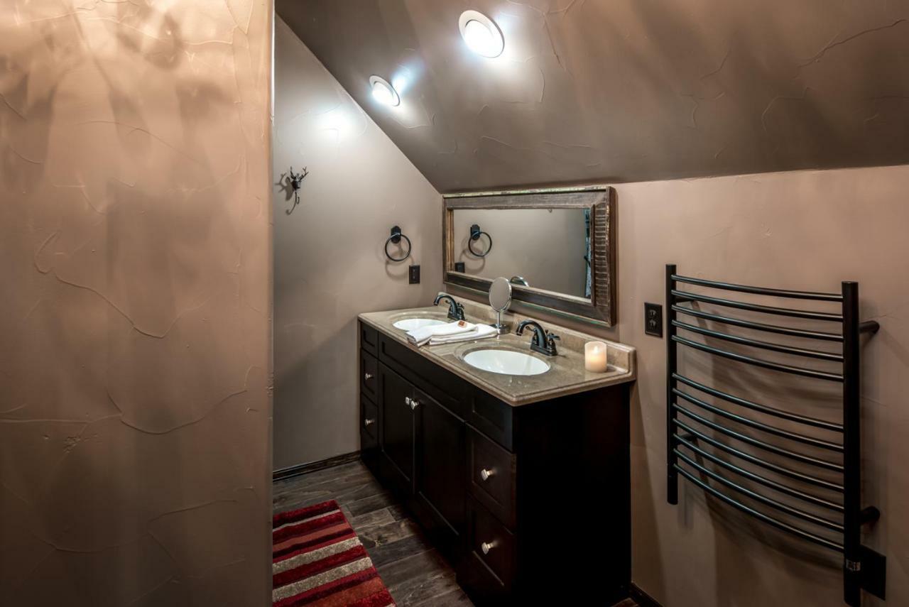 Fifth Dimension, 2 Bedrooms, Wifi, Hot Tub, Game Table, Grill, Sleeps 4 Ruidoso Exterior photo
